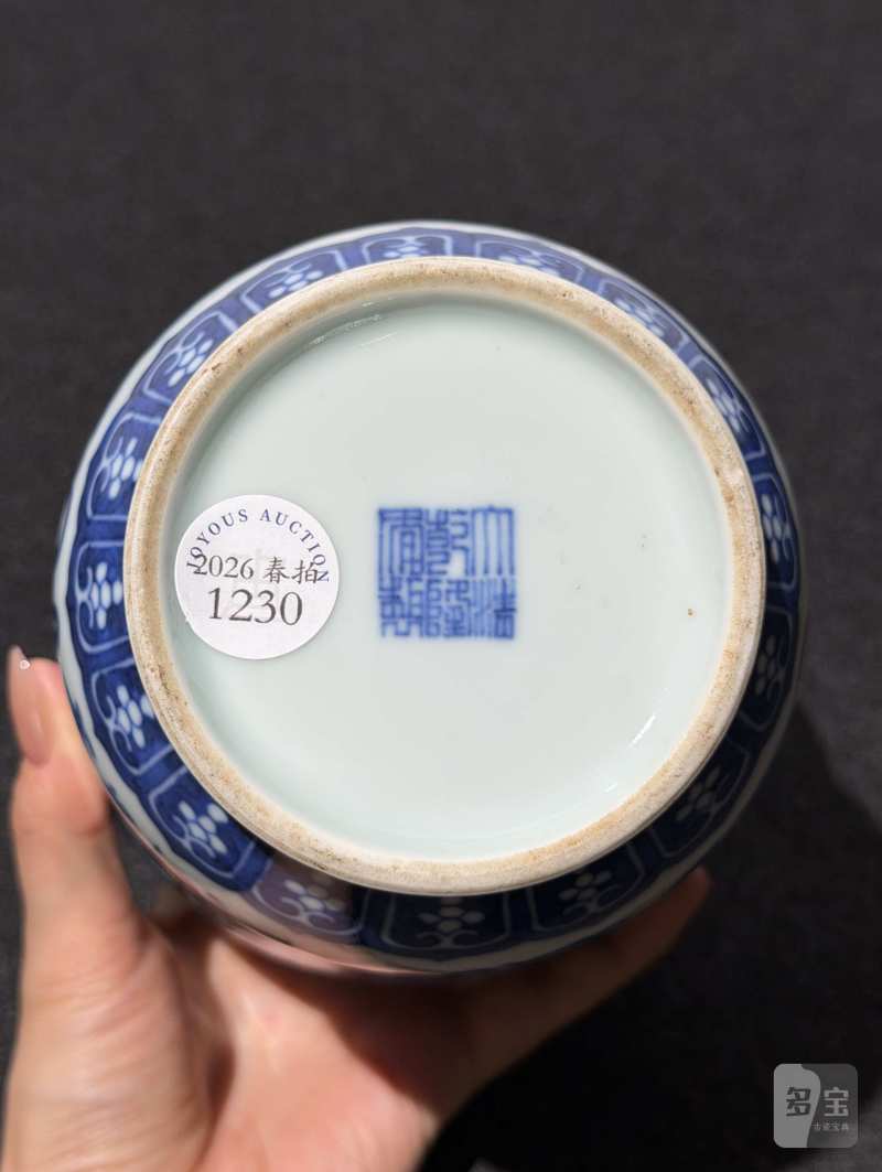 清乾隆 青花缠枝宝相花纹萝卜瓶 - 图7